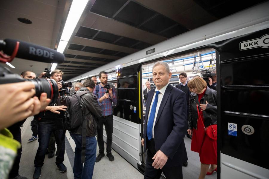 Dübörögve adta meg magát egy biztonsági rács a frissen felújított 3-as metró vonalán