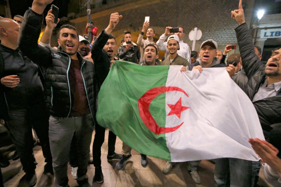 Algériában győzött a mosoly forradalom
