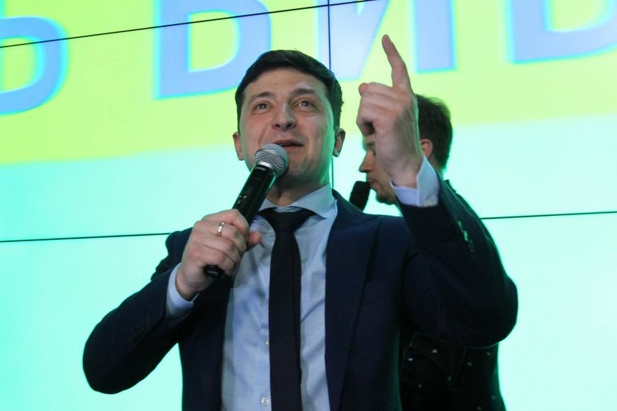Zelenszkij élő tévévitára hívta Porosenkót egy stadionba