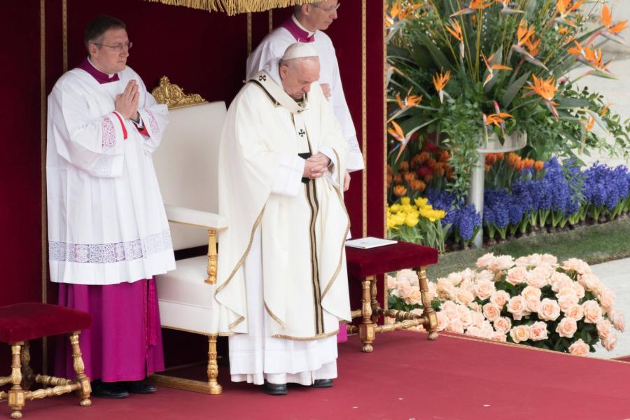 Kegyetlen erőszaknak nevezte a Srí Lanka-i merényleteket a pápa húsvéti beszédében