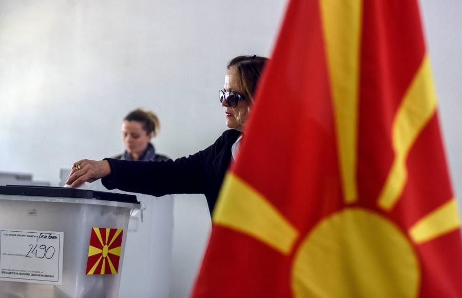Alulmaradt Gruevszki pártjának jelöltje az észak-macedón elnökválasztáson