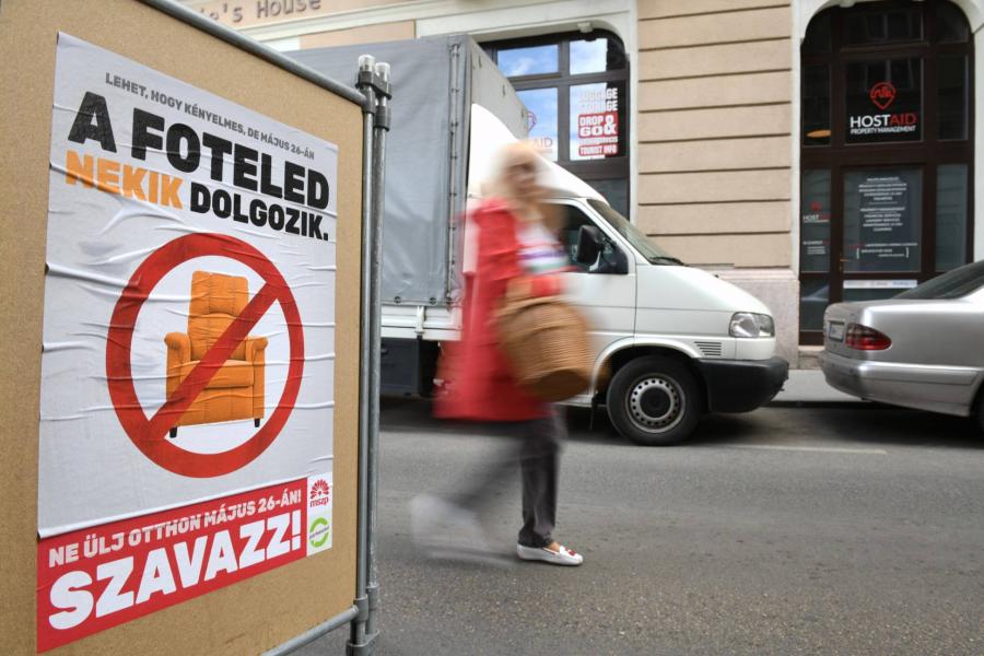 Orbán oligarchája miatt nem lesznek kampányplakátok az ország nagy részén