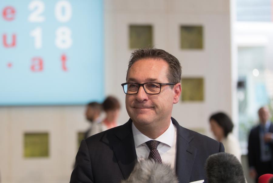 Strache arról tárgyal egy felvételen, hogy egy orosz oligarcha vegye meg neki a legnagyobb osztrák lapot