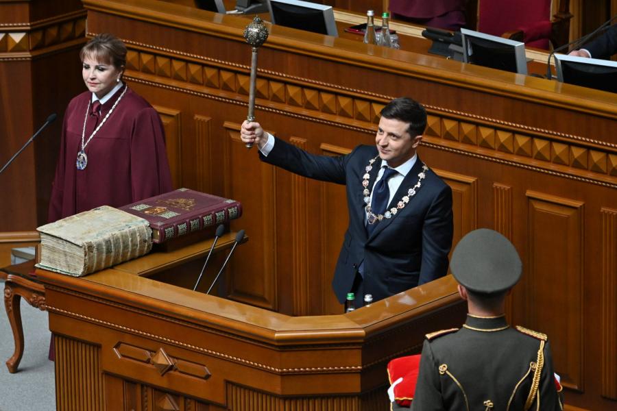 Letette az elnöki esküt az új ukrán elnök, és bejelentette a parlament feloszlatását