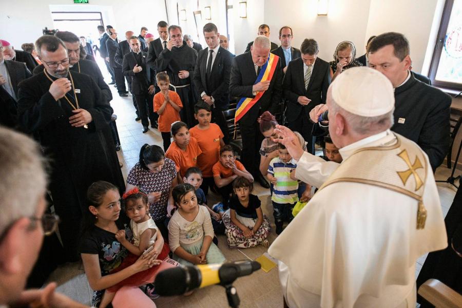 Ferenc pápa az egyház nevében kéri a romák bocsánatát a hátrányos megkülönböztetésekért