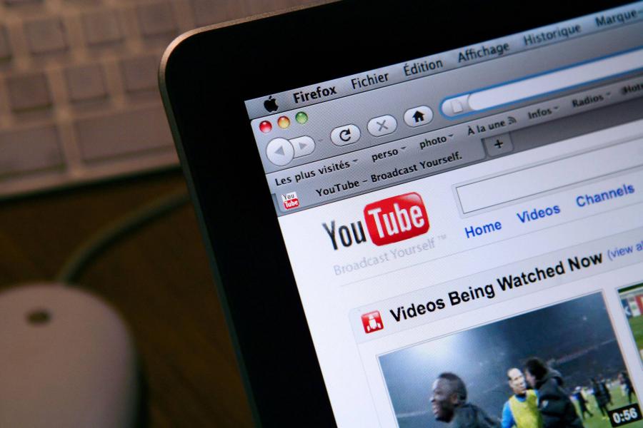 Odacsap a YouTube a gyűlöletkeltő és szélsőséges tartalmaknak