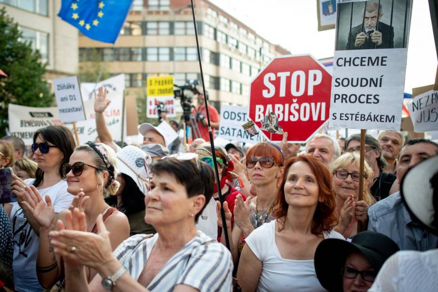 Bizalmatlansági indítványt nyújtanak be a cseh kormány ellen