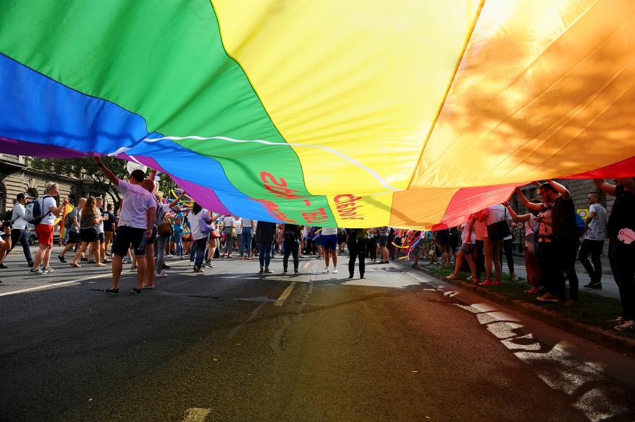 Kamu plakátokkal próbálják lejáratni a Budapest Pride-ot