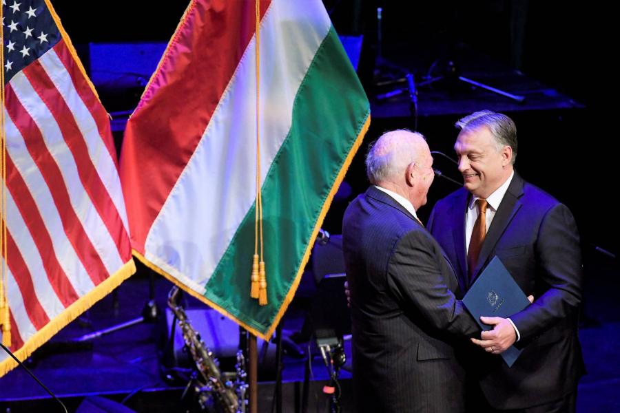 Orbánnal ünnepelte Cornstein a jogállamiságot