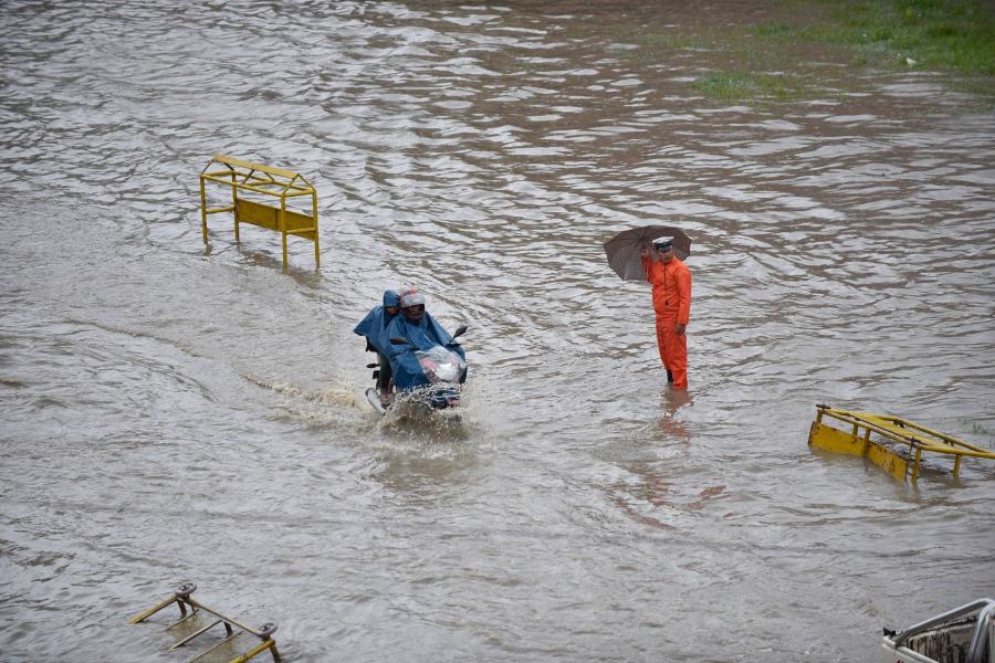 Földcsuszamlás és árvíz - tízezreket kellett kimenekíteni a monszun miatt Nepálban