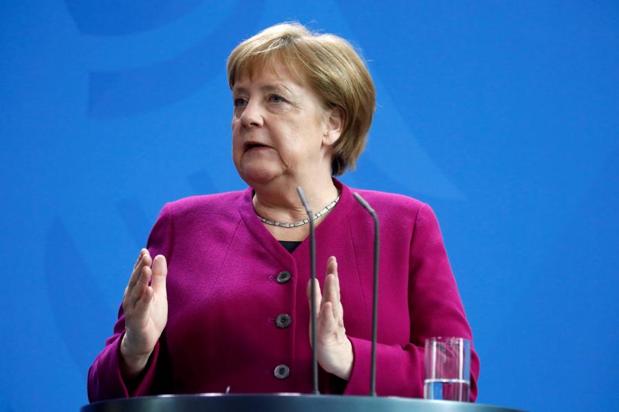 Merkel kiállt a Trump által megtámadott színesbőrű képviselőnők mellett