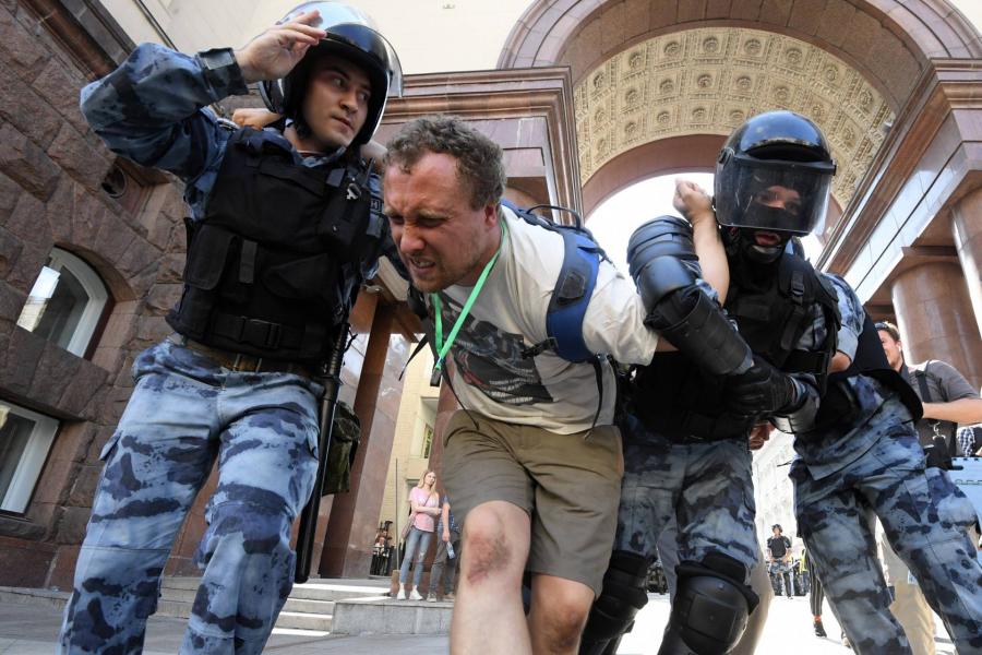Két hét fogságra is ítélhetik a moszkvai tüntetés résztvevőit