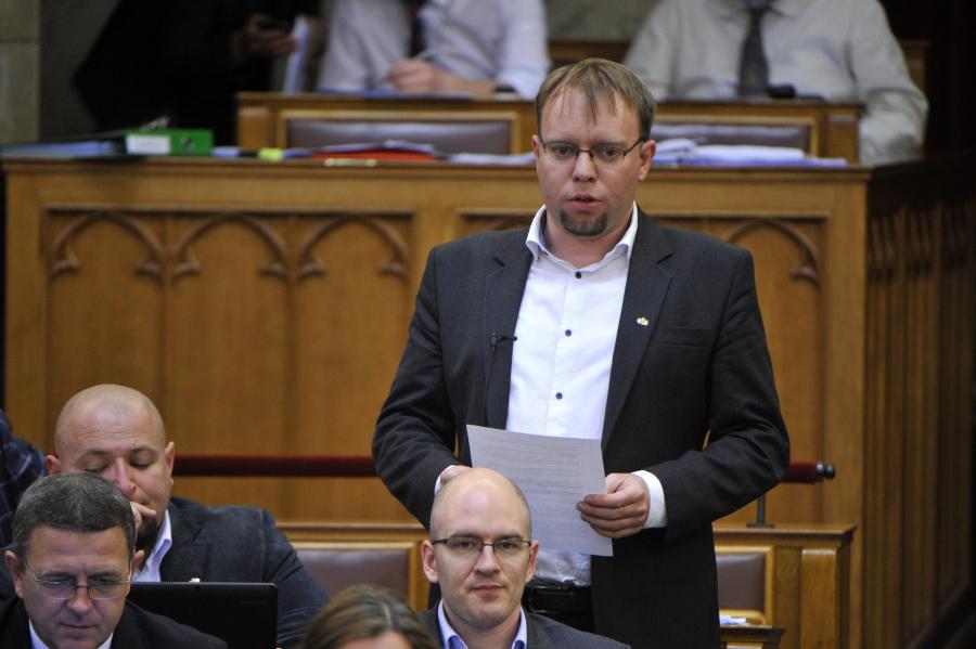 Felszólította antiszemita politikusát a Jobbik, hogy adja vissza mandátumát