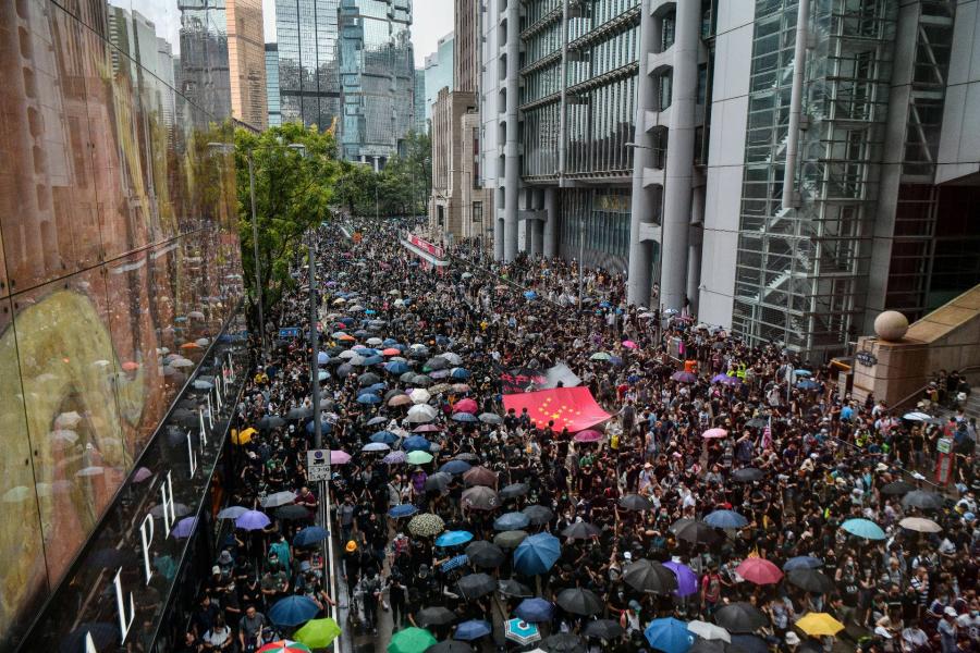 Vallási körmenetnek álcázták, de így is szétverte a rendőrség a hongkongi tüntetést