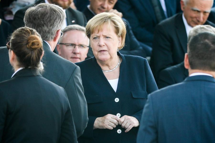 Hatalmas kő eshet le Merkel szívéről