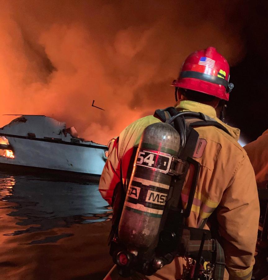 34 ember tűnt el, miután kigyulladt és elsüllyedt egy hajó Kaliforniánál