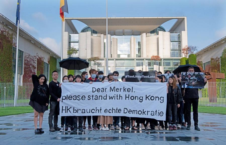 Merkelre számítanak a tüntetők
