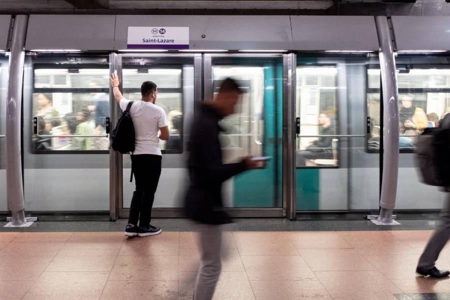 Megállókat kihagyva száguldott egy vezető nélküli metrószerelvény Párizsban