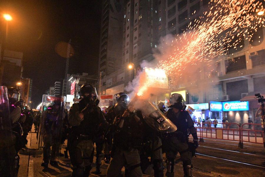 Vasrúdra könnygáz: folytatódnak az összecsapások  Hongkongban