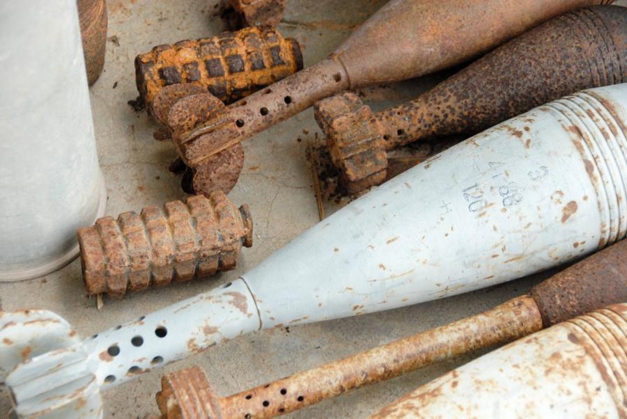 Világháborús lőszert találtak Balatonkenesénél, lezárták a 710-es főutat