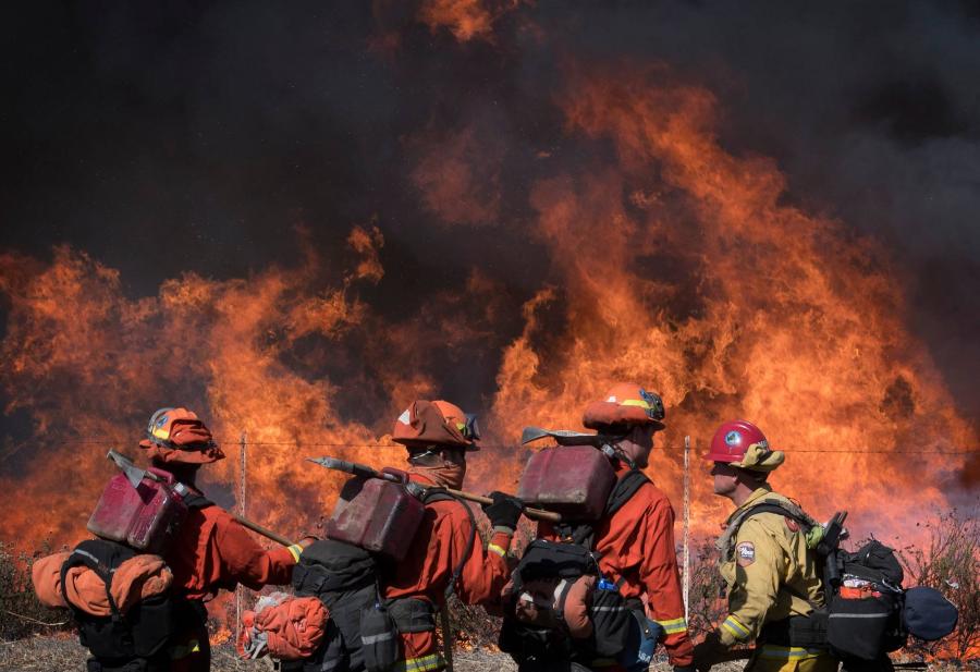 Vörös riasztás Kaliforniában: szélvihar változtathatja lángtengerré a bozóttüzeket