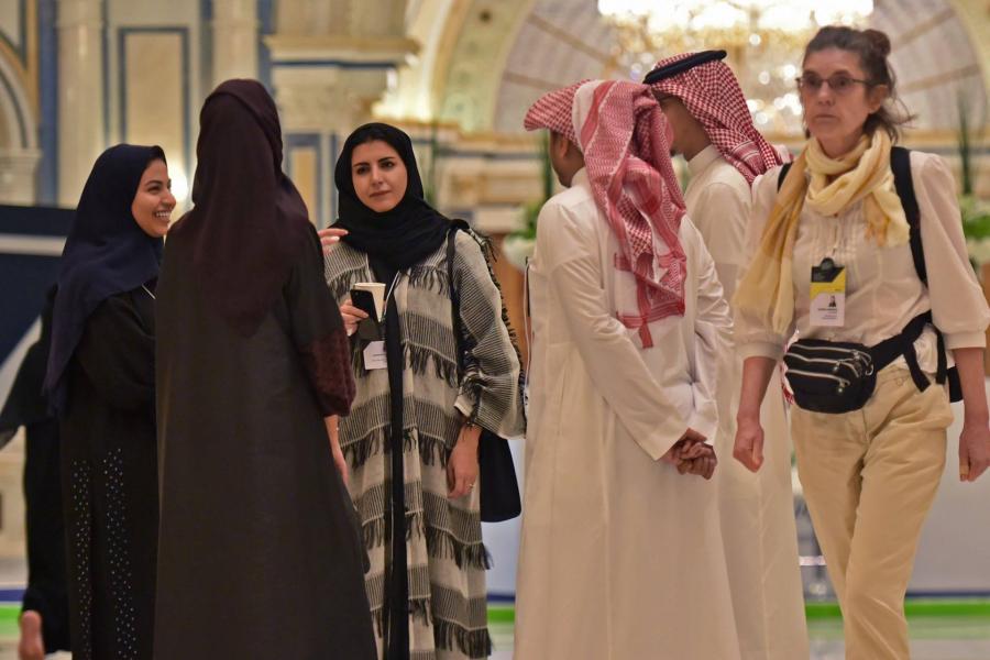 Közös étteremajtót használhatnak a nők és férfiak Szaúd-Arábiában