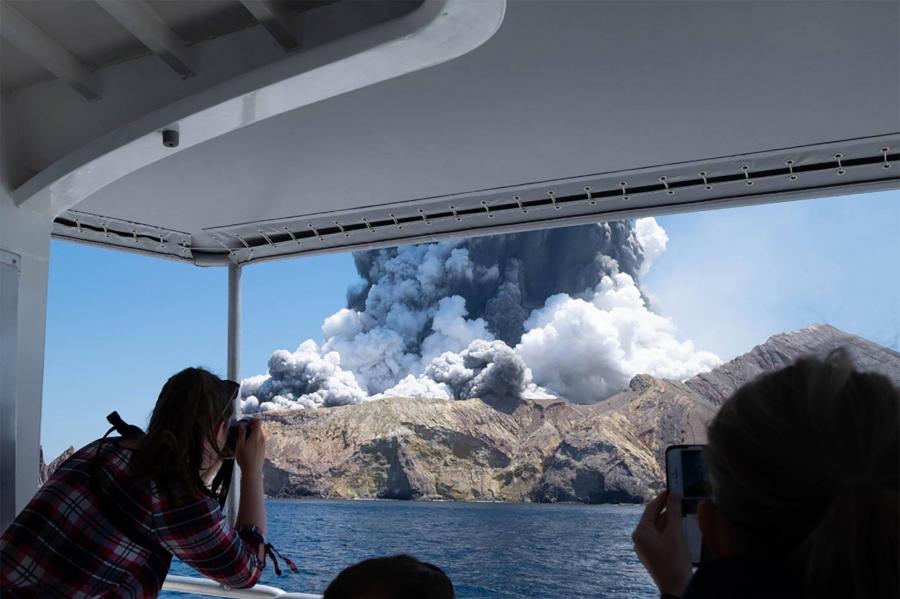 Öt turista meghalt, mikor kitört alattuk a vulkán Új-Zélandon - képek a helyszínről