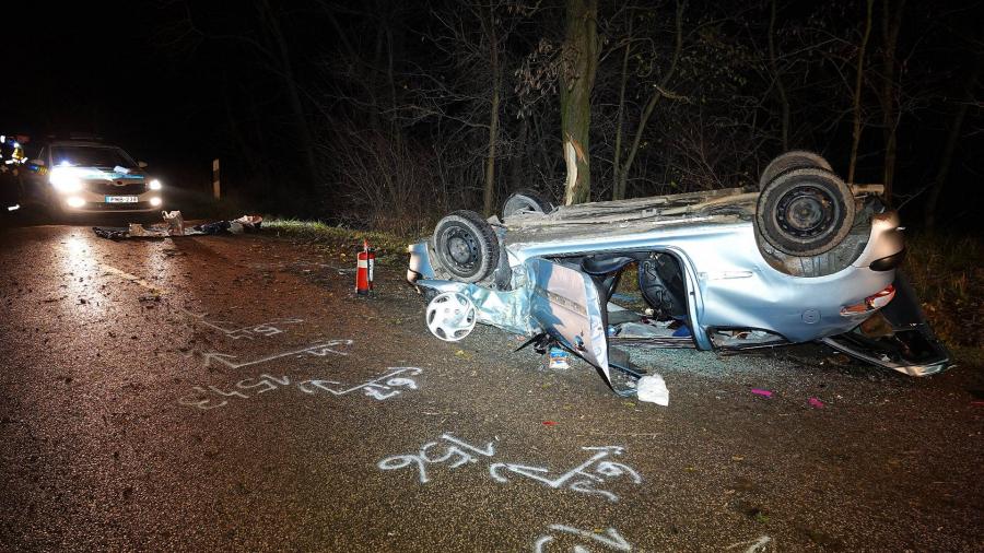 Halálos baleset Kunszentmártonnál: fának csapódott egy irányíthatatlanná vált autó