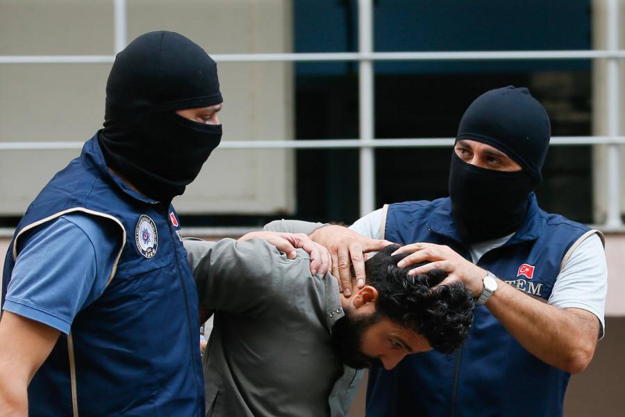 Őrizetbe vettek 20 feltételezett terroristát Törökországban
