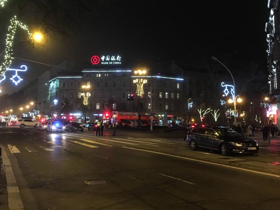 Autók ütköztek a síneken, nem jár a budapesti 4-6-os villamos