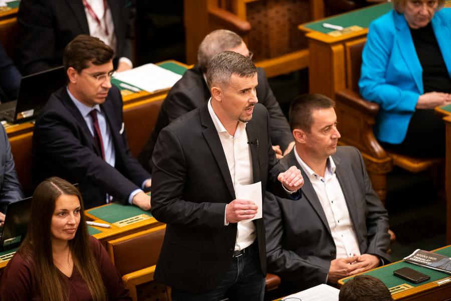 Előrehozta tisztújító kongresszusát a Jobbik, Jakab Péter végül indul az elnöki posztért