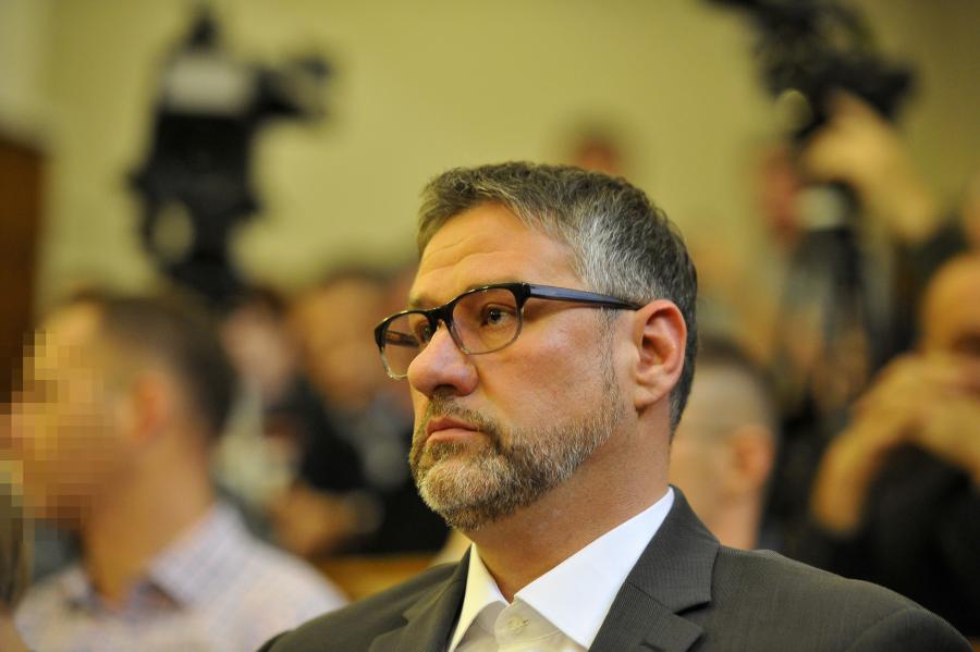 Mégsem indul újra a Fidesz polgármestere Pusztaottlakán, ahol nemrég a költségvetési csalással vádolt Simonka György is bejelentkezett