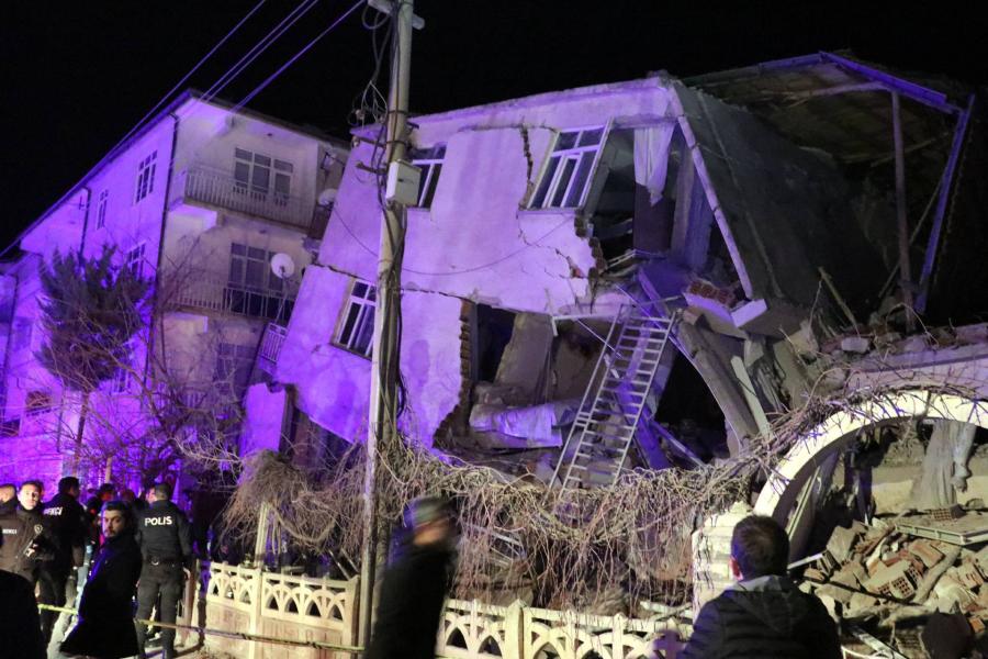 6,8-as földrengés volt Törökországban, legalább 4 ember meghalt