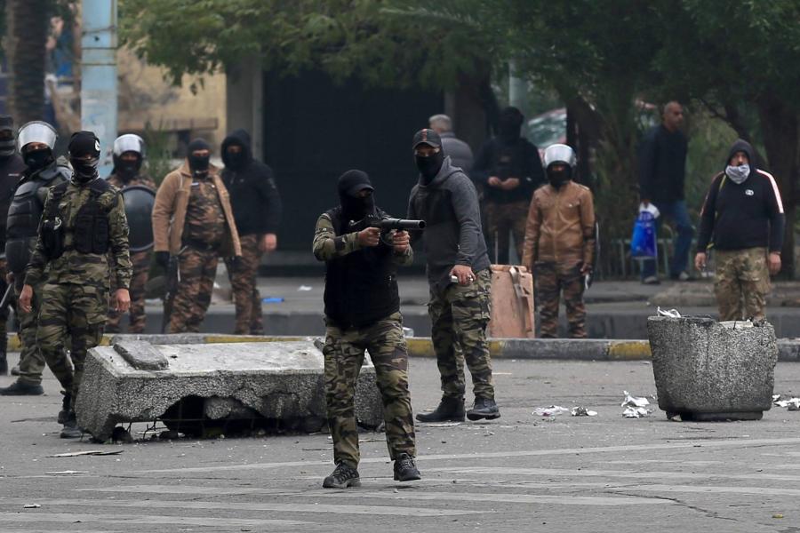 Fegyveres alakulatok támadtak az iraki tüntetők táboraira, négy embert agyonlőttek