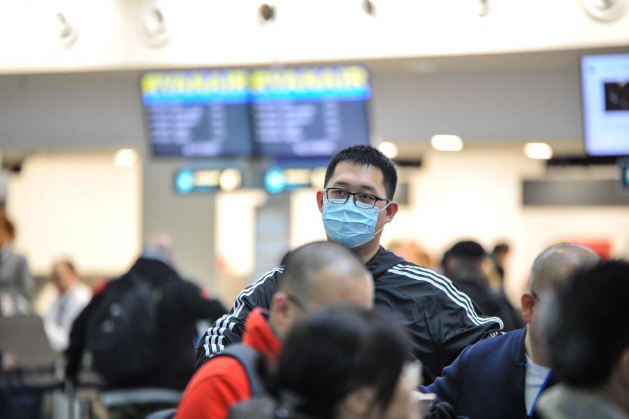 Vizsgálják a Kínából érkező utasokat Ferihegyen