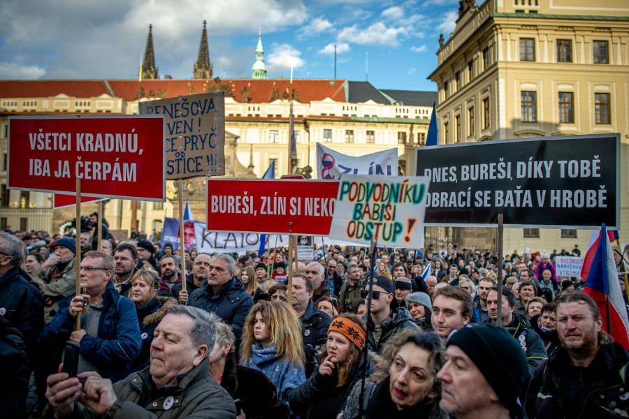 Prágában több ezren tüntették azért, hogy Csehországból ne legyen Magyarország vagy Lengyelország