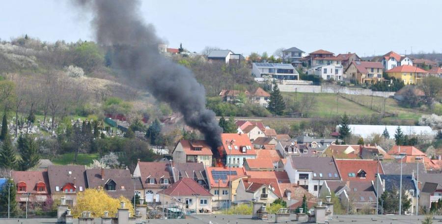 Felrobbant egy gázpalack a kigyulladt házban Egerben (videó)
