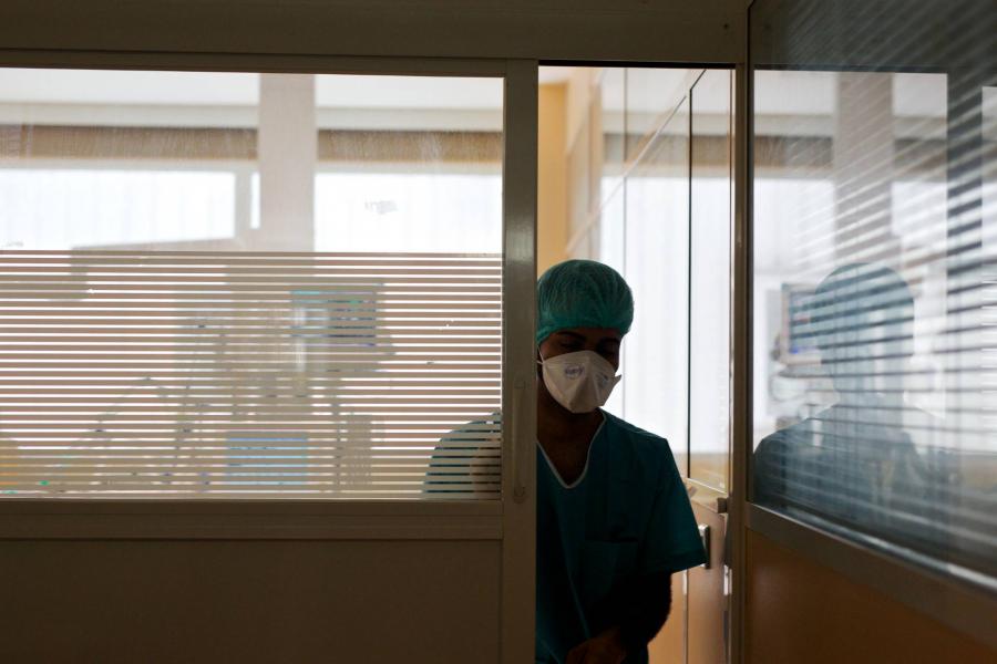 Egy nap alatt 762 ember halt meg a koronavírus miatt Franciaországban