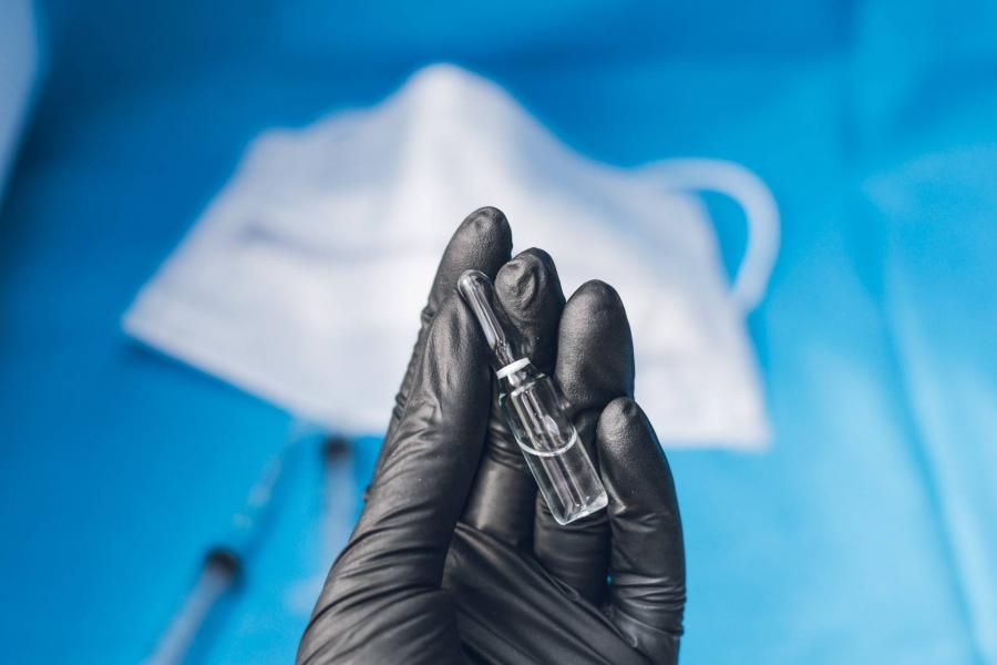 Merkely Béla: Van esély arra, hogy novemberre elkészül a védőoltás