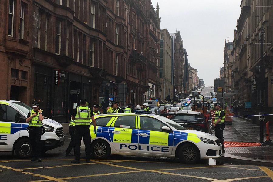 Késelés Glasgowban: hárman meghalhattak a támadásban, hét sérültet kórházba szállítottak (videó)