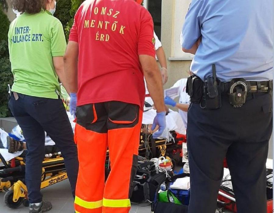 Csomagtartónyi jéggel és oxigénpalackkal segítették a rendőrök a mentőket egy érdi férfi életének mentésénél