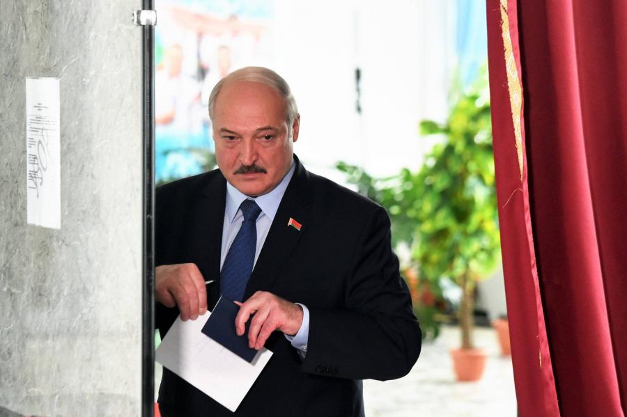 Lukasenka simán nyer a hivatalos exit poll szerint