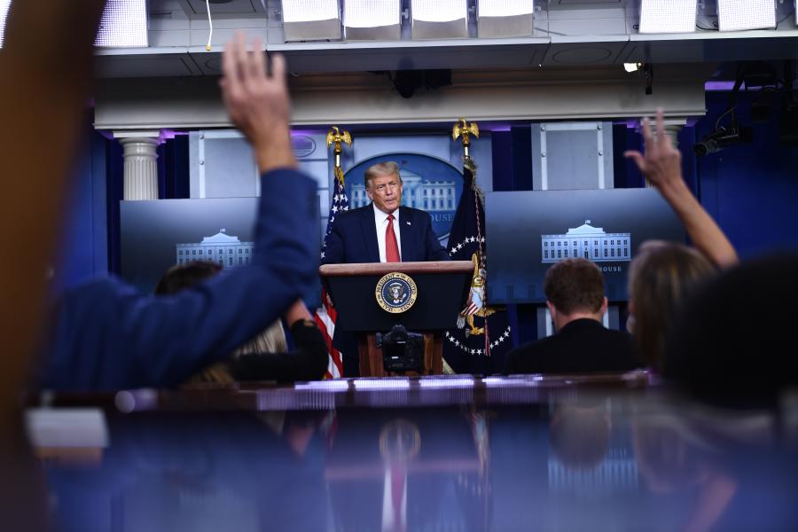 A hazudozásáról kérdezte egy újságíró Trumpot, aki rezzenéstelen arccal kérte a következőt