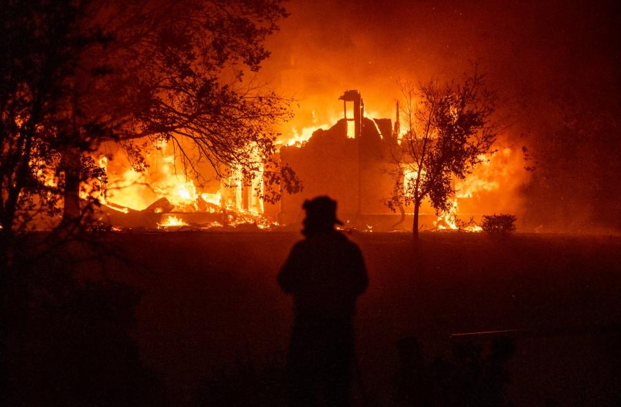 Bozóttüzek pusztítanak Kaliforniában és Coloradóban, több települést ki kellett üríteni