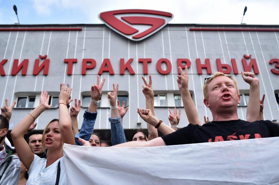 Lukasenko fokozza az állami üzemek sztrájkoló dolgozóira nehezedő nyomást