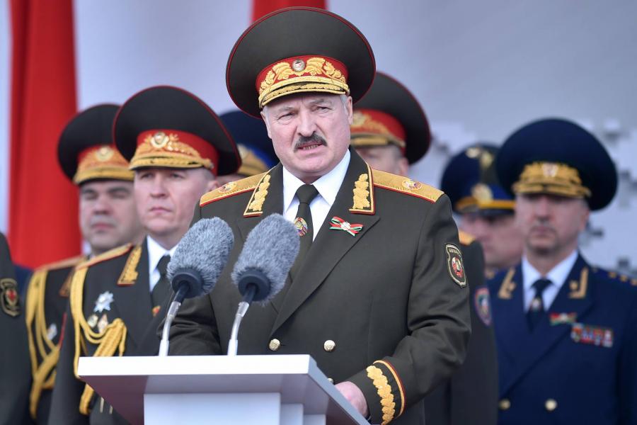 Lukasenka fenyegetőzik, gyárbezárást emleget és honlapokat cenzúráz