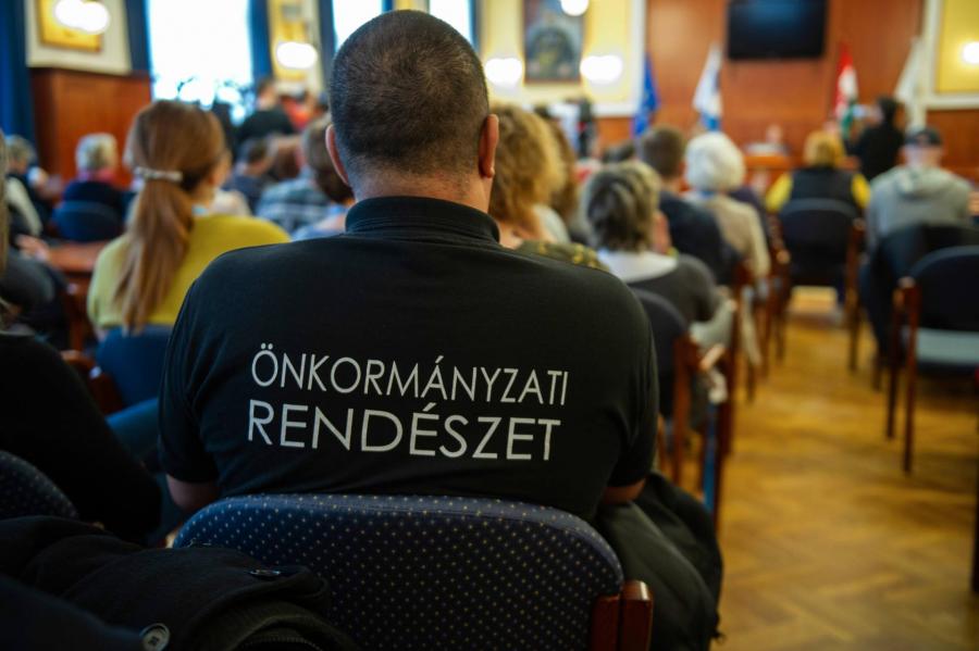Egyre több területet ér el az elbocsátás, az Orbán-kormány nem is egyeztet az érdekvédőkkel