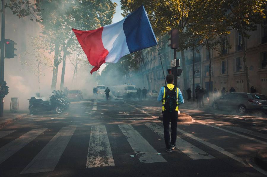 Tömeg nem, de rendzavarás volt Párizsban