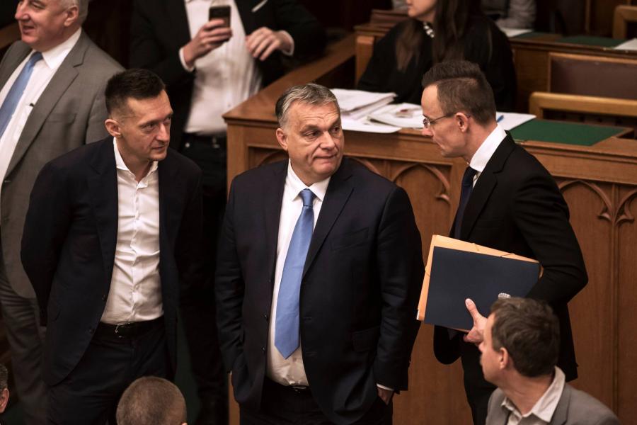 Orbán Viktor szerint kormánya kijuttat minket a koronavírus-nyomorúságból