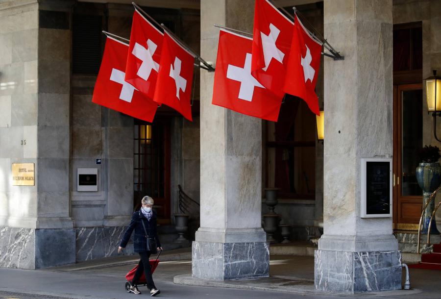Svájc szigorít, határozatlan ideig maradnak hatályban a korlátozások